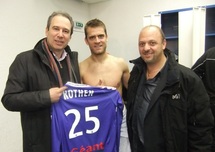 À l'issue du match remporté par Bastia 4 buts à 1 face à Sochaux, Jean Zuccarelli s'est vu remettre le maillot de Jérôme Rothen, en compagnie de son ami Antoine Piacentini