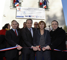 Jean Zuccarelli, le président de l’École de la 2e Chance de Bastia, aux côtés d’Édith Cresson, présidente de la Fondation des Écoles de la 2e Chance, de Dominique Dujardin, vice-président du Réseau des e2c en France, de Bernard Giudicelli, directeur de la Mission locale Bastia-Balagne, de Louis Le Franc, préfet de Haute-Corse, d’Émile Zuccarelli, maire de Bastia et président de la CAB, de Claudine Filippi, directrice régionale Corse de l'Acsé