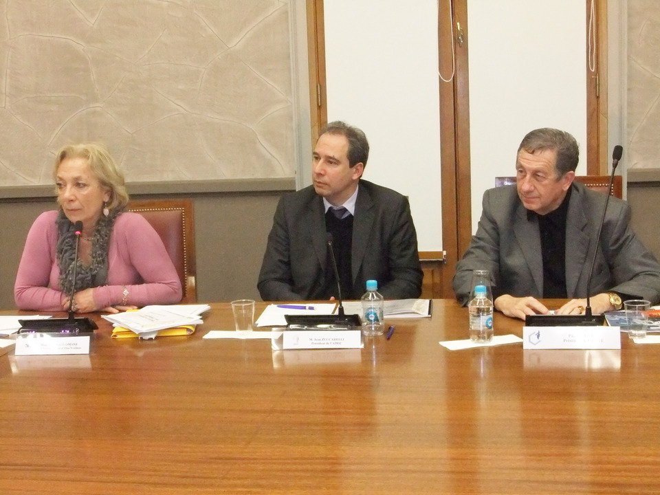 Jean Zuccarelli, président de l’ADEC, aux côtés de Claude Salomone, technicienne de la CCI de Versailles, et Paul Trojani, président de la CCIT 2B