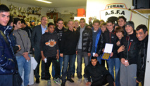Aux côtés de l'équipe U17 et des dirigeants du club Aux côtés de l'équipe U17 et des dirigeants du club