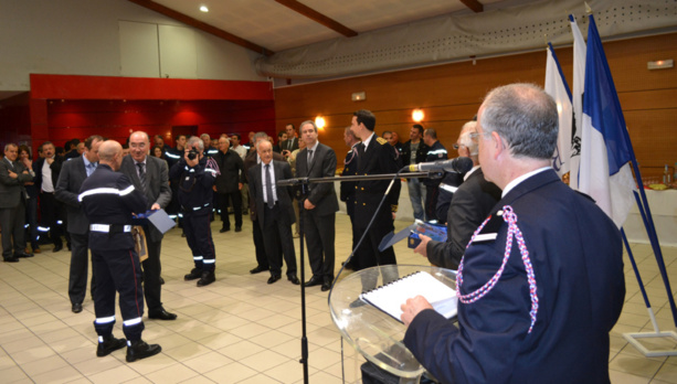 Les élus et acteurs de la sécurité civile ont honoré la mémoire de celles et ceux qui, depuis la création du Centre de secours principal de Bastia, se sont élancés avec courage et abnégation, pour porter assistance et sauver des vies. Un trophée souvenir a ainsi été remis aux familles des sapeurs-pompiers disparus