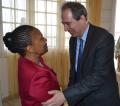 Accolade très amicale entre la Ministre de la justice Christiane Taubira et Jean Zuccarelli - 26 novembre 2012, Bastia