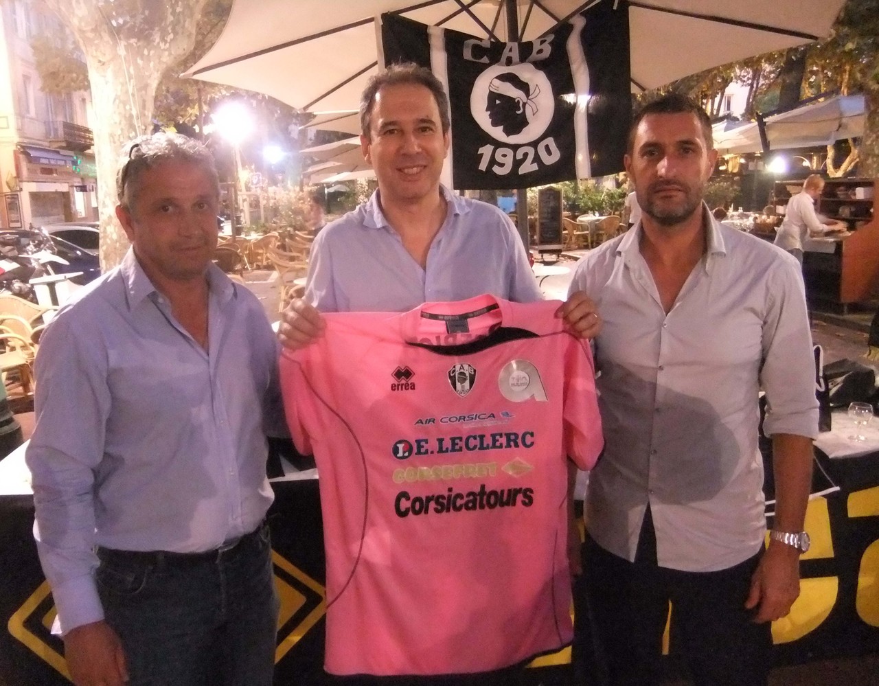 Jean Zuccarelli, en compagnie d'Antoine Emmanuelli et Sébastien Rossi, respectivement président et coach du CAB